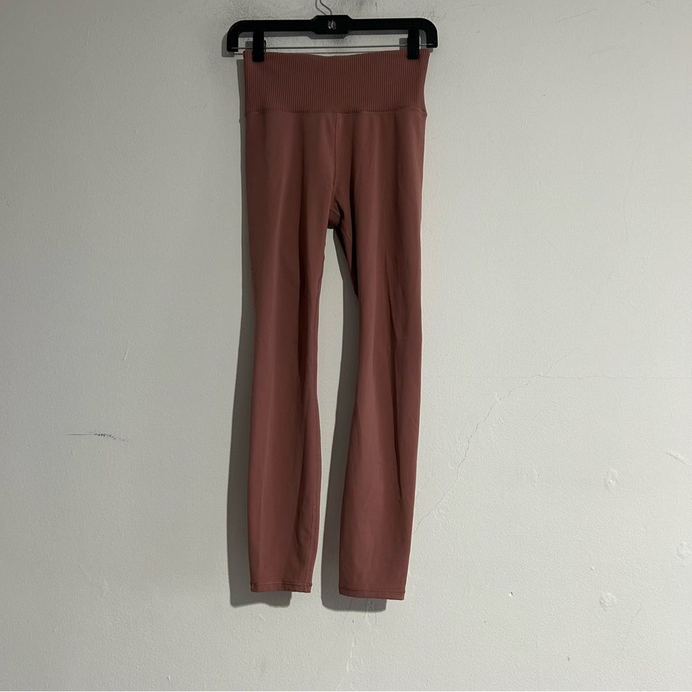 Vuori Rib Studio Leggings 7/8 Mauve Size Small Athletic Workout Gym Yoga Casual